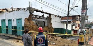 Se desploma fachada de vivienda en Rionegro: autoridades atienden la emergencia