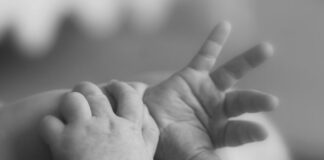 Hallan recién nacido sin vida en vía pública de Bello: autoridades investigan el caso