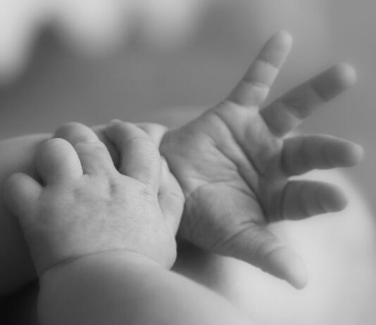 Hallan recién nacido sin vida en vía pública de Bello: autoridades investigan el caso