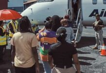 Deportan a 56 colombianos desde Panamá en operativo migratorio