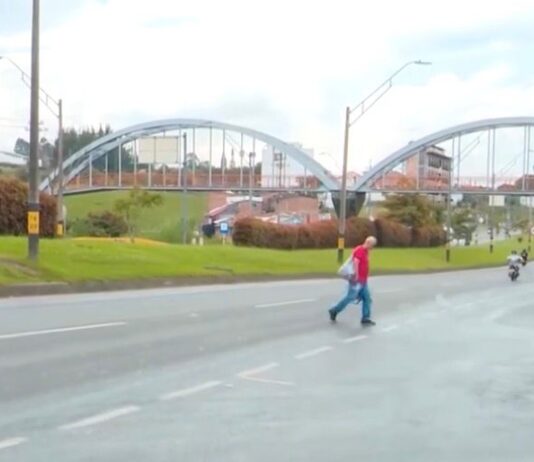 Peatones también serán multados por incumplir normas en la Autopista Medellín–Bogotá
