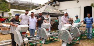 Más de 70 familias caficultoras de Marinilla recibieron insumos y herramientas para fortalecer la producción