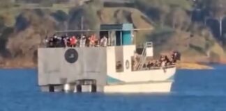 Turista desapareció tras caer al agua durante fiesta en planchón en el embalse de El Peñol