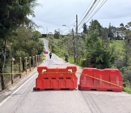 Cierre total de la vía en la vereda Abreito por obras de estabilización del terreno
