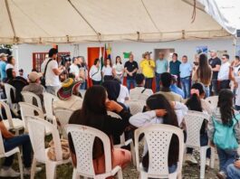 Marinilla entregó renovada la Escuela Rural Isidoro Gómez y cerca de un kilómetro de placa huella en El Rosario
