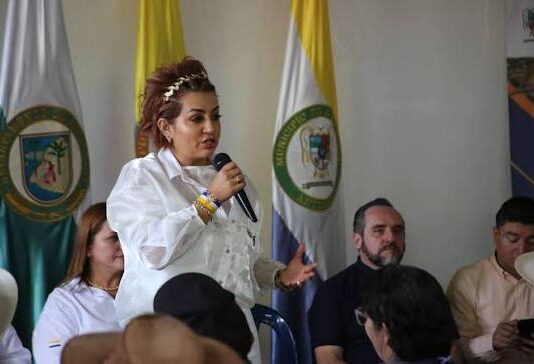 Alcaldesa de Alejandría recibió reconocimiento nacional por su gestión