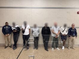 Operativo migratorio en el aeropuerto José María Córdova deja seis inadmitidos y un requerido por Interpol