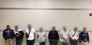 Operativo migratorio en el aeropuerto José María Córdova deja seis inadmitidos y un requerido por Interpol