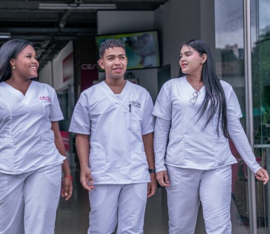 Comfama y Cesde impulsan el acceso a la educación técnica con 1.700 becas en Antioquia
